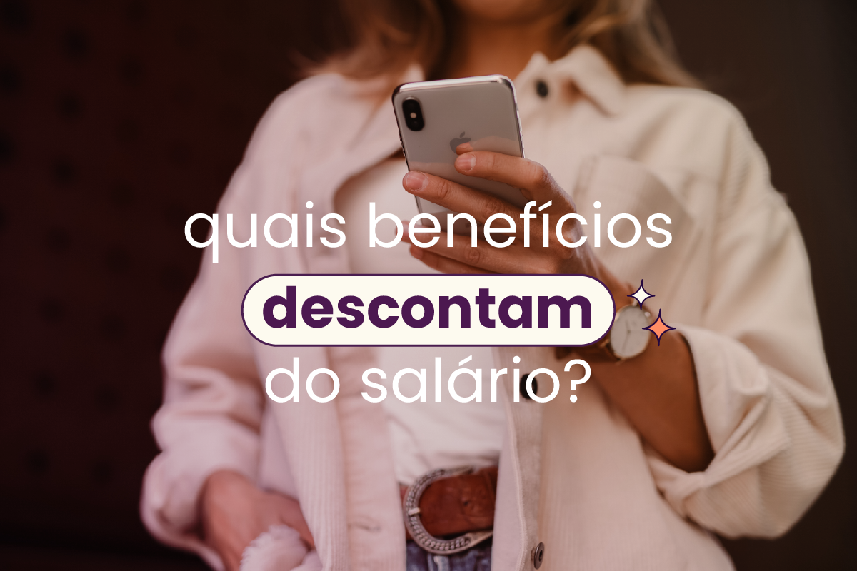 Mulher mexendo no celular ao fundo e no título 'quais benefícios descontam do salário?'. O título refere-se aos benefícios como vale-alimentação (VA); vale-refeição (VR) e vale-transporte (VT).