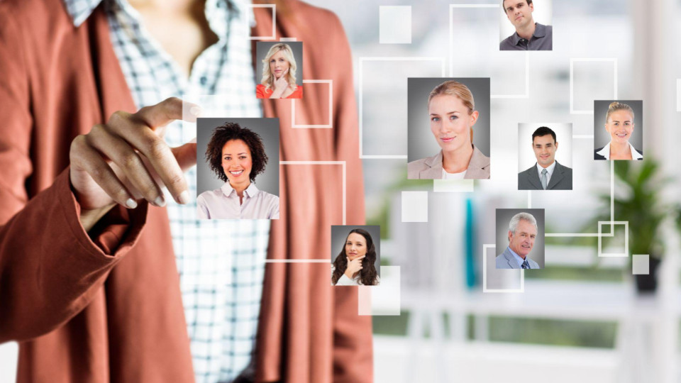 Esta imagem apresenta uma representação visual de gestão de talentos, recrutamento ou networking digital.